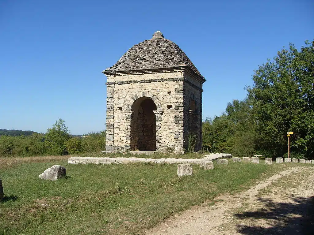 Visite de Villefontaine (2h) – Groupe de 1 à 20 pers – Image 3